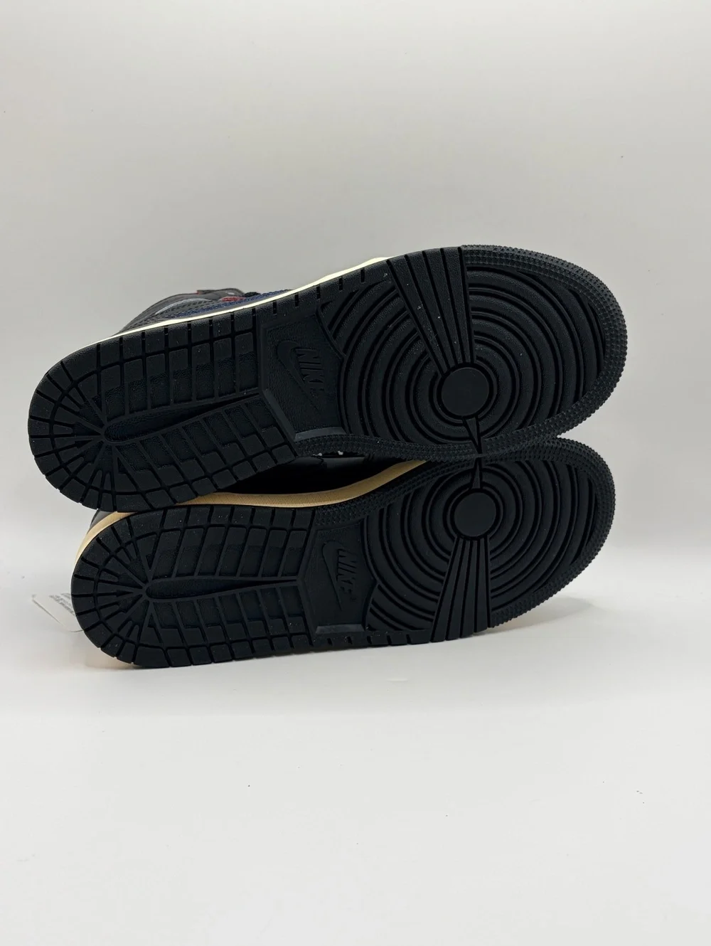 Air Jordan 1 Retro High self-expression OG GS Black/Black 6Y/8.5W